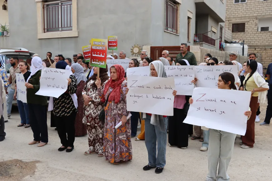Xelkê Amûdê ji bo zimanê kurdî derketin xwepêşandanê