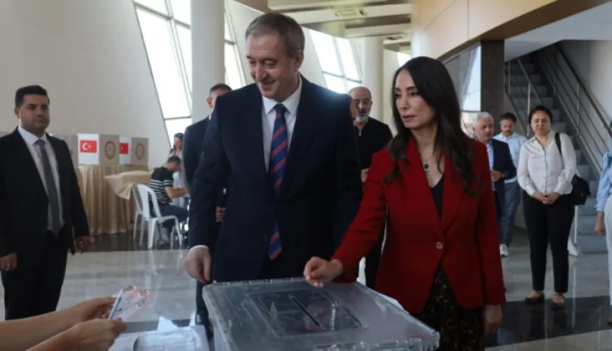 Tulay Hatîmogullari û Tuncer Bakirhan car din bûn hevserok