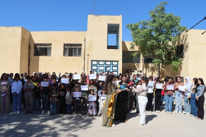 Xwendekar û mamosteyên Kobanê ji bo mafê perwerdeya bi kurdî bang kir