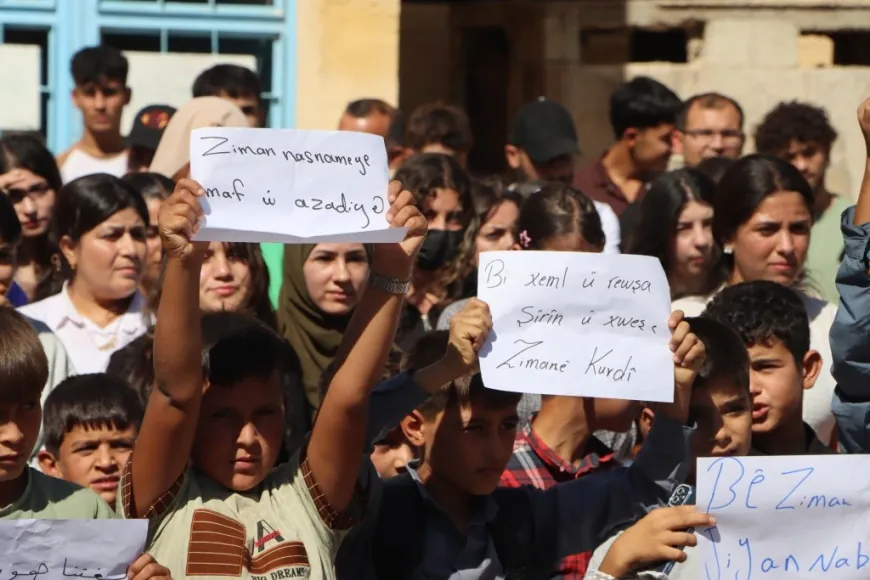Xwendekar û mamosteyên Kobanê ji bo mafê perwerdeya bi kurdî bang kir