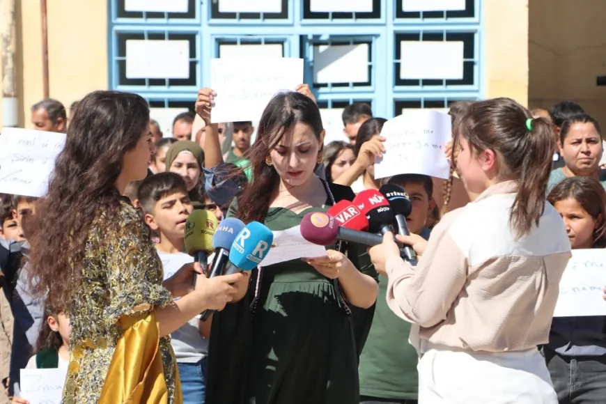 Xwendekar û mamosteyên Kobanê ji bo mafê perwerdeya bi kurdî bang kir