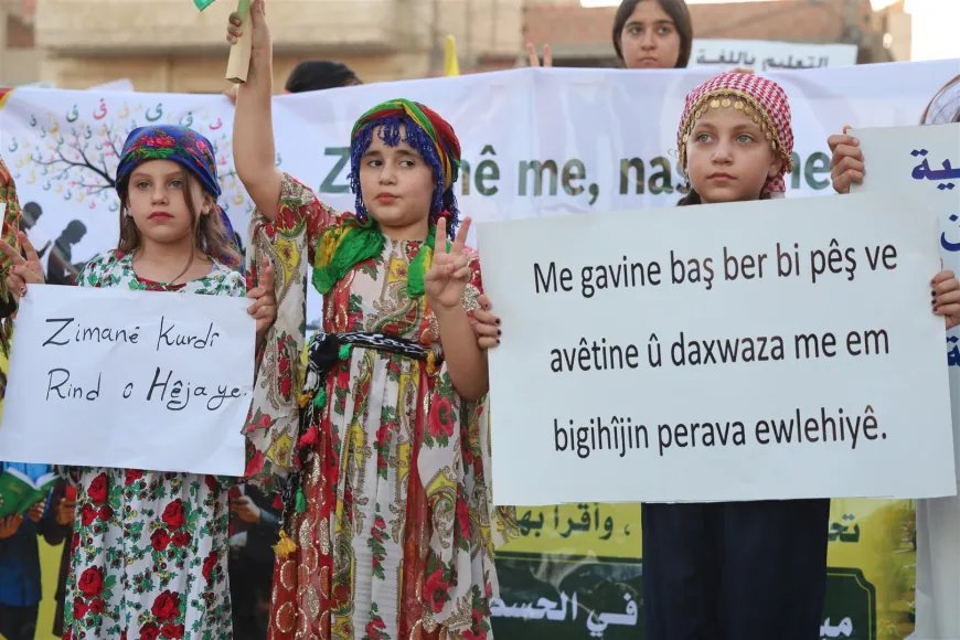 Xwendekar û malbatên wan daxwaza mafê zimanê xwe kir