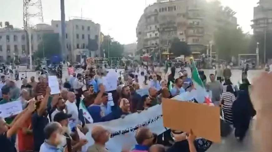 Li Helebê karmendên berê derketin xwepêşandanê