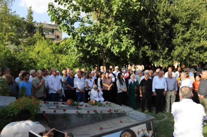 Apê Mûsa li ser gora xwe hat bîranîn