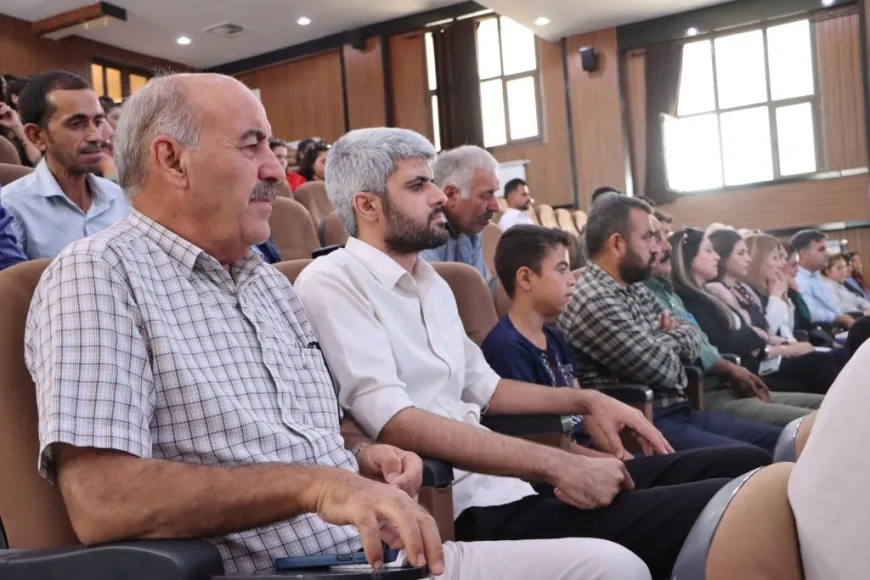 Li Kobanê panela ‘Zimanê Kurdî û Dadmendiya Zimanî li Sûriyeyê’ hat lidarxistin
