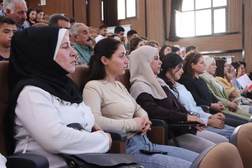 Li Kobanê panela ‘Zimanê Kurdî û Dadmendiya Zimanî li Sûriyeyê’ hat lidarxistin