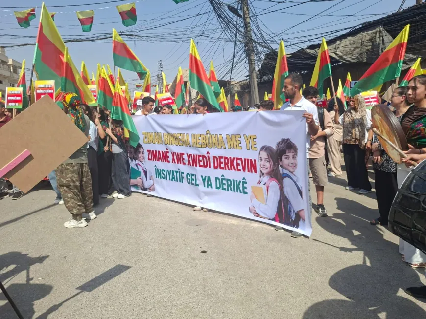 Şêniyên herêma Cizîrê ji bo daxwaza perwerdeya kurdî berê xwe dane Qamişloyê