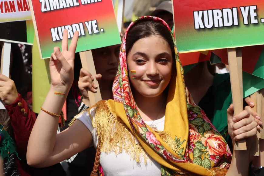 Çalakiya ‘Zimanê me nasnameya me ye’: Zimanê kurdî destkeftiyeke Şoreşa Rojava ye