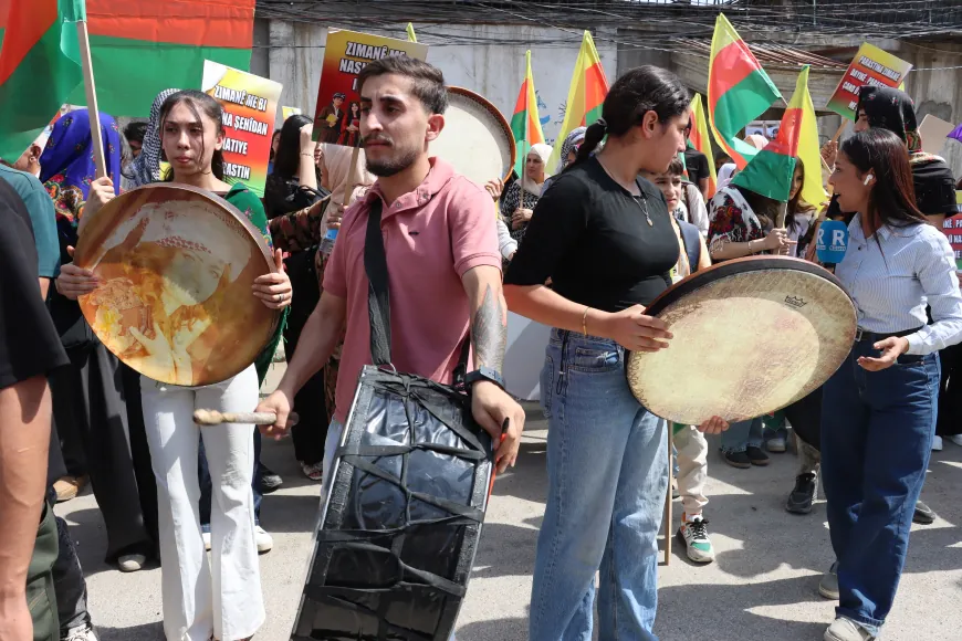 Çalakiya ‘Zimanê me nasnameya me ye’: Zimanê kurdî destkeftiyeke Şoreşa Rojava ye