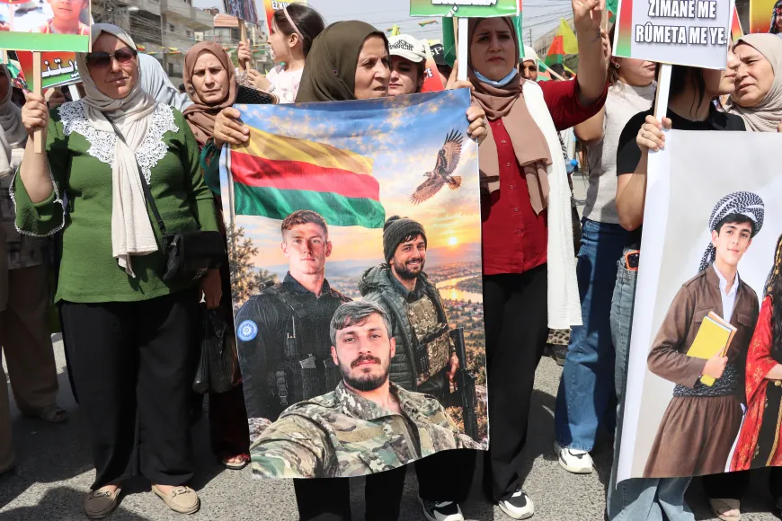 Çalakiya ‘Zimanê me nasnameya me ye’: Zimanê kurdî destkeftiyeke Şoreşa Rojava ye