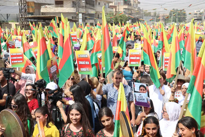 Çalakiya ‘Zimanê me nasnameya me ye’: Zimanê kurdî destkeftiyeke Şoreşa Rojava ye