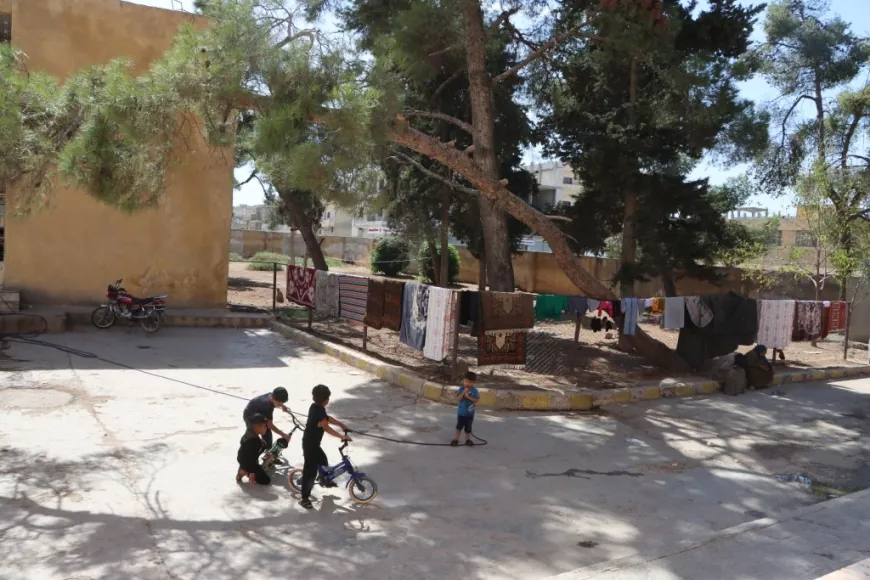 Koçberên li Kobanê yên li dibistanan daxwaza vegereke ewle dikin         