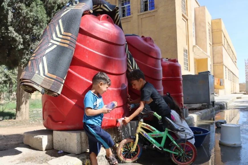 Koçberên li Kobanê yên li dibistanan daxwaza vegereke ewle dikin         