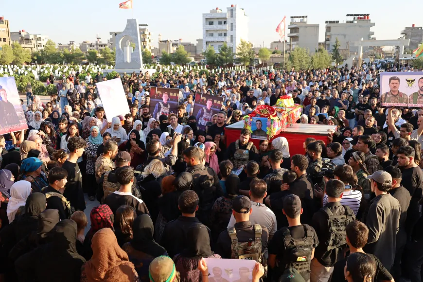 Cenazeyê şehîd Ebdullezîz hat oxirkirin û 2 şervan hatin bibîranîn