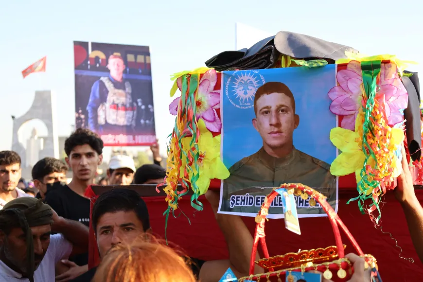Cenazeyê şehîd Ebdullezîz hat oxirkirin û 2 şervan hatin bibîranîn