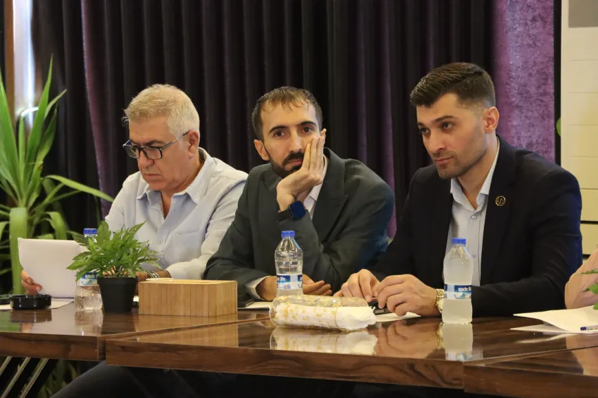 Parêzeran hebûna zimanê kurdî di destûrê de nîqaş kir