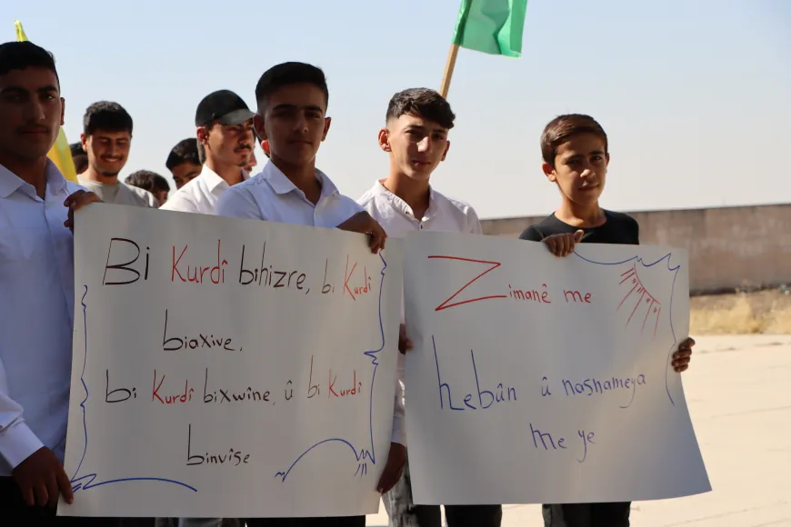  Xwendekaran li dijî kêmkirina dersên zimanê Kurdî çalakî li dar xistin