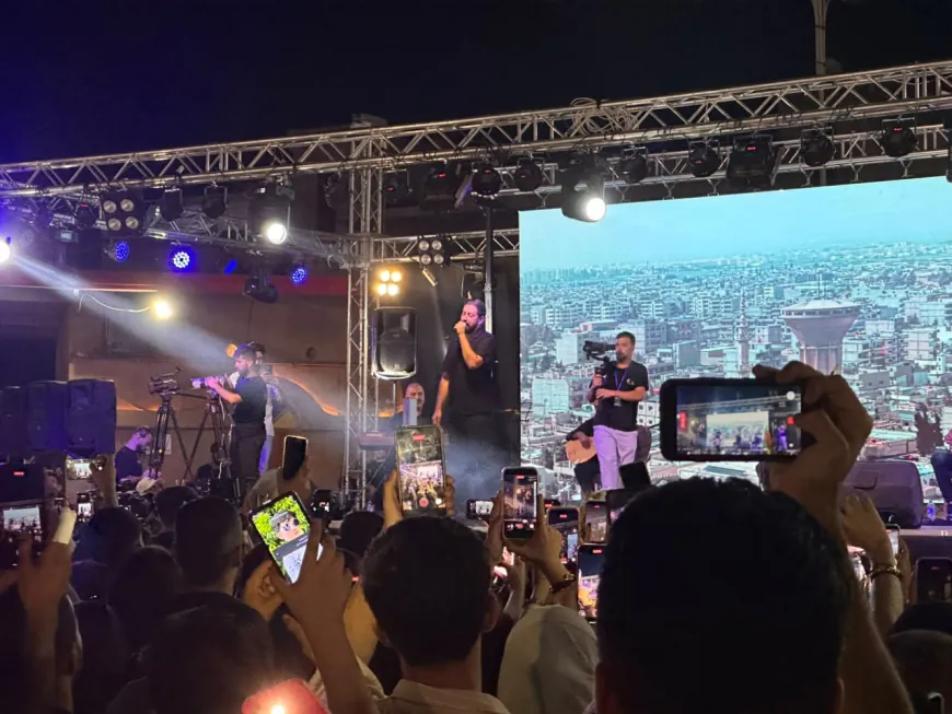 Hunermend Azad Bedran di Festîvala Bazarê de konserek li dar xist