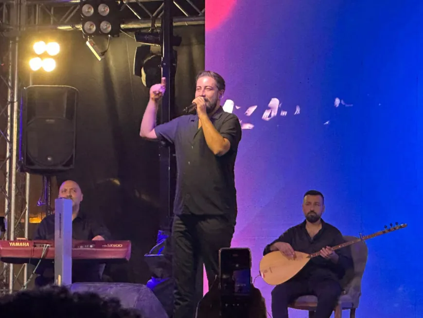 Hunermend Azad Bedran di Festîvala Bazarê de konserek li dar xist