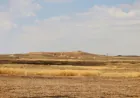 Baregeheke Tirkiyeyê li gundekî Til Temirê rê nade şênî derbasî gundê xwe bibin