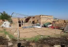 Koçberên vegeriyayî kon li ber malên xwe vedane