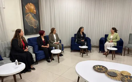 Îlham Ehmed şandeya jinan a Bakurê Kurdistanê pêşwazî kir