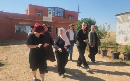 Şandeya Bakurê Kurdistanê serdana Jinwar kir