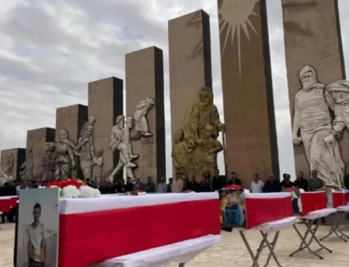 Cenazeyên 25 Şengaliyên ku ji aliyê çeteyên DAÎŞ’ê ve hatin qetilkirin, hatin veşartin