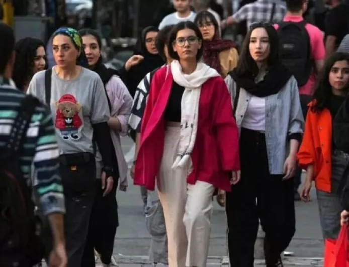 Rejîma Îranê  zext û cezayê hîcaba mecbûrî zêde dibin