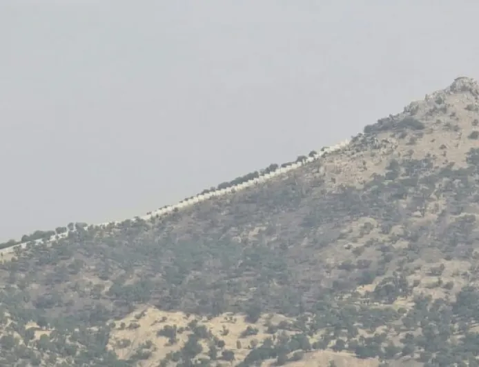 Îran di navbera Başûr û Rojhilat dîwar lê dike