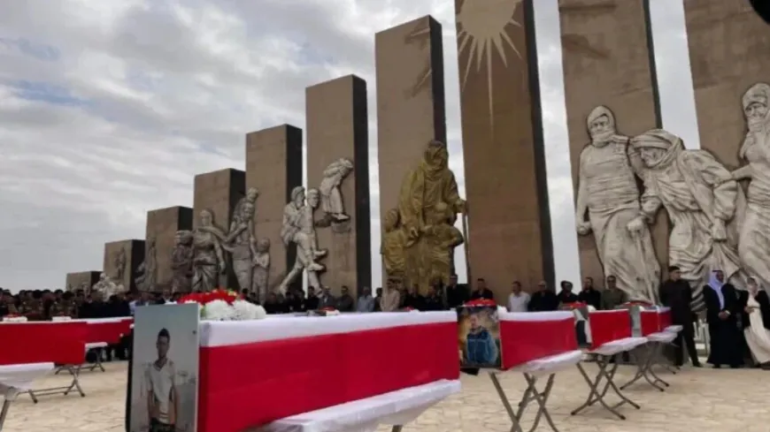 Cenazeyên 25 Şengaliyên ku ji aliyê çeteyên DAÎŞ’ê ve hatin qetilkirin, hatin veşartin