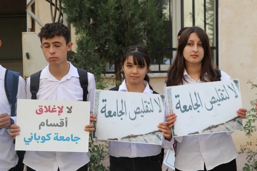 Xwendekarên Kobanê li dijî biryara Wezareta Xwendina Bilind nerazîbûn nîşan dan