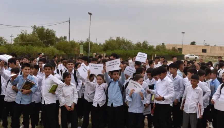 Li Mexmûrê ji bo piştgiriya xwendekarên Rojava helwestek hat nîşandan