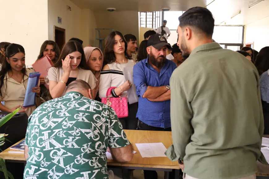 Xwendekaran dest bi serlêdanên tomarkirina li hevyazbariya zanîngeha Rojava kir