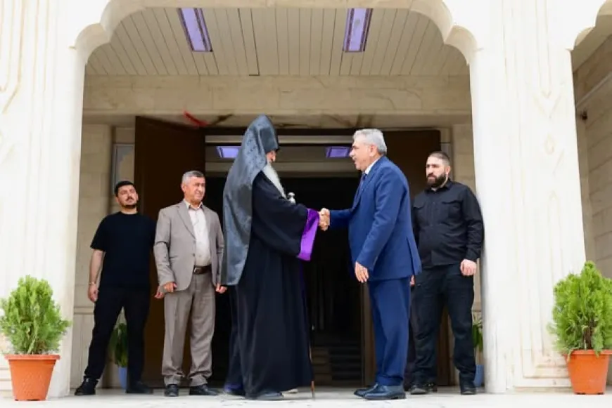 Parêzgarê Hesekê bi Metranê Ortodoks ê Ermenî yê Helebê civiya
