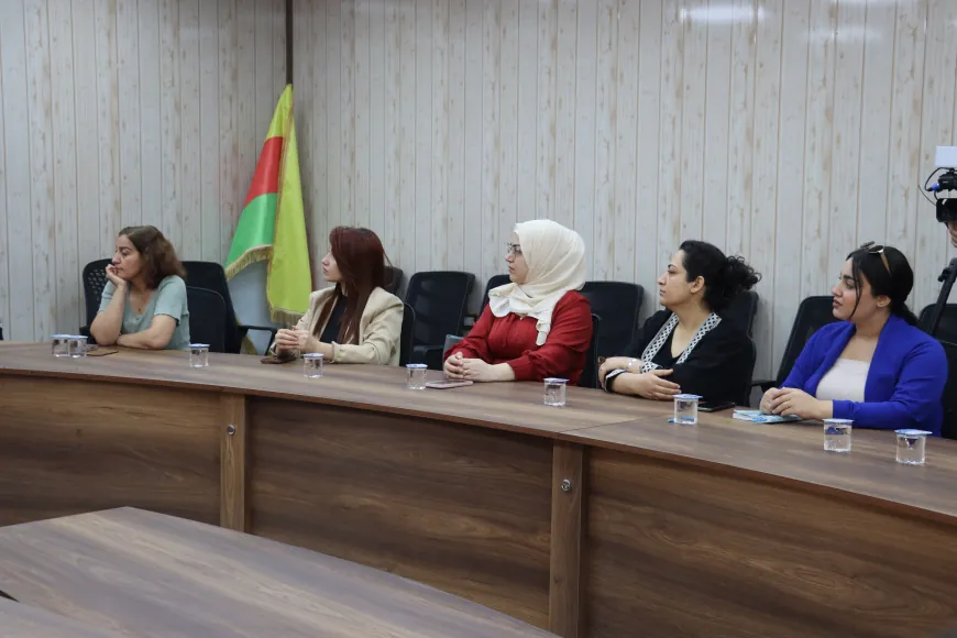 YRJ’ê bi boneya Roja Rojnamegeriyê ya Jinên Kurd panelek li dar xist
