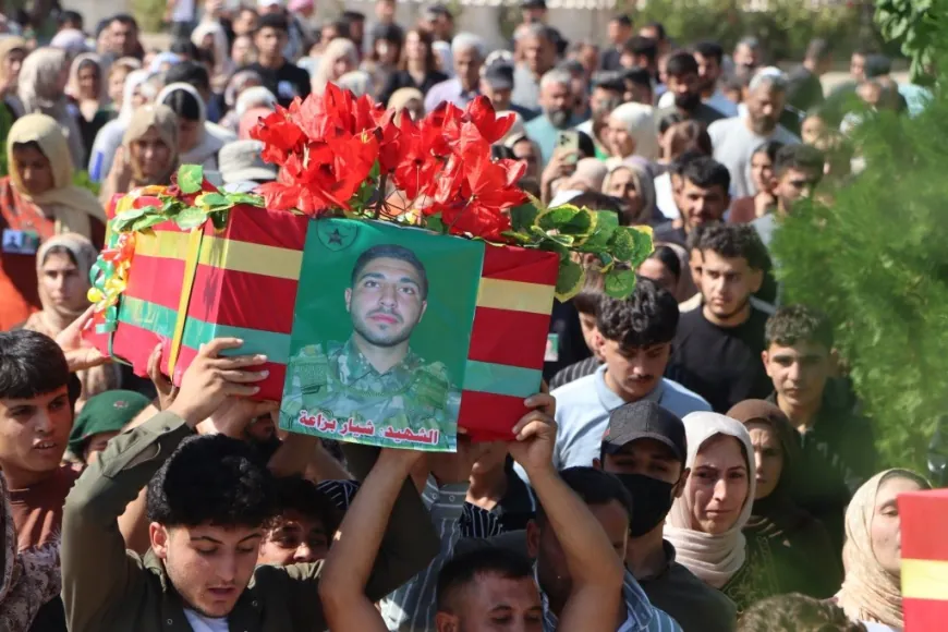 Şêniyên Kobanê cenazeyên 2 şehîdan spartin axê