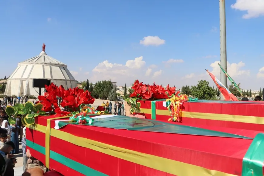Şêniyên Kobanê cenazeyên 2 şehîdan spartin axê