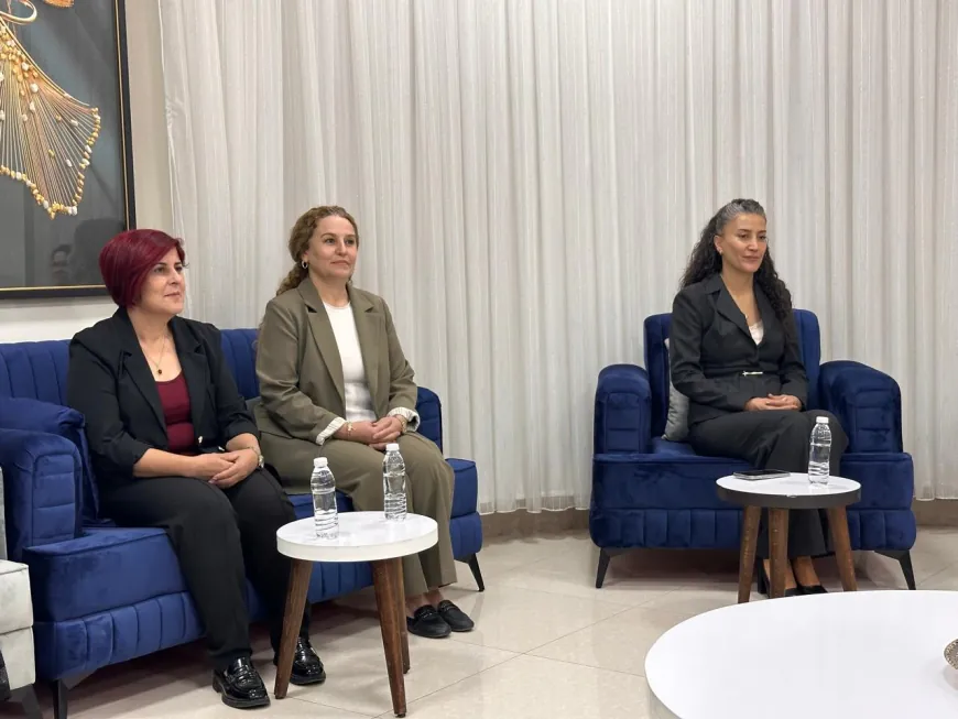 Îlham Ehmed şandeya jinan a Bakurê Kurdistanê pêşwazî kir