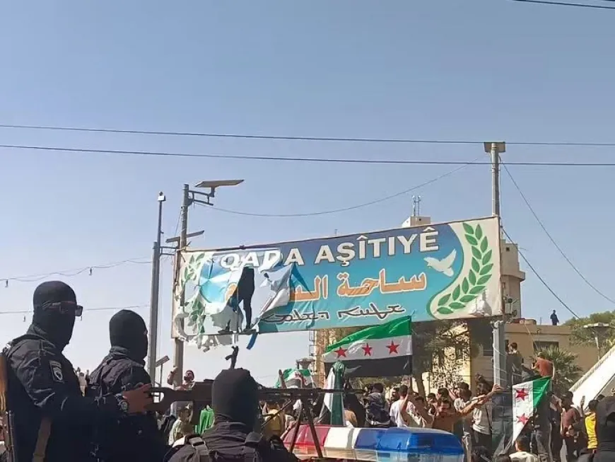 Beriya merasîmê rakirina ala Sûriyeyê li Hesekê tevlihevî derket