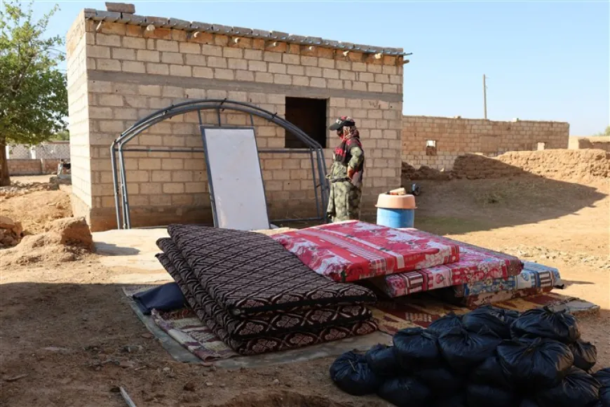 Koçberên vegeriyayî kon li ber malên xwe vedane