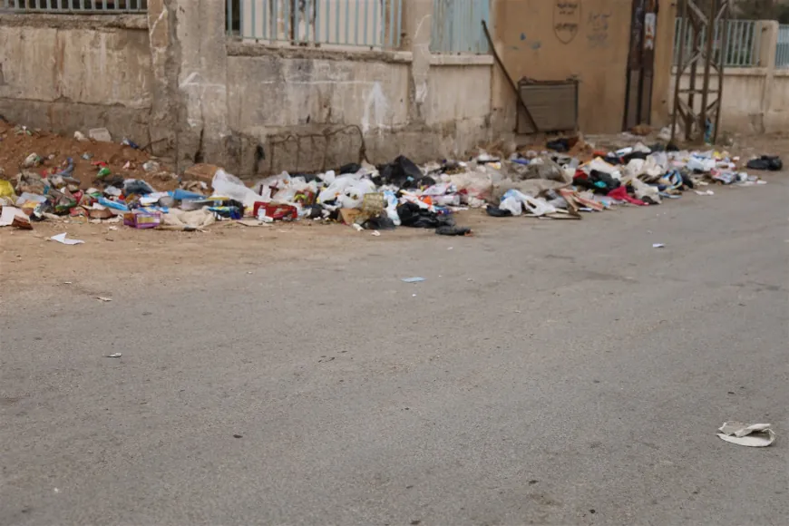 Li taxên Hesekê ji ber kêmbûna sotemenî û wesayîtan çop kom bûye