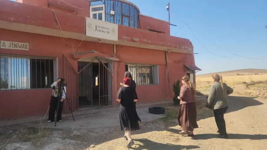 Şandeya Bakurê Kurdistanê serdana Jinwar kir