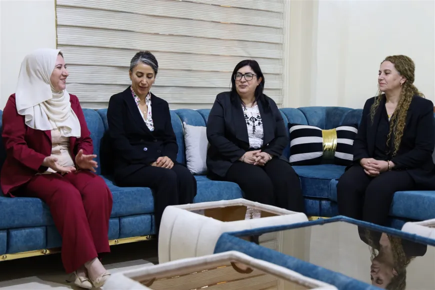 Şandeya ji Bakurê Kurdistanê serdana saziyên Hesekê û YPJ’ê kir
