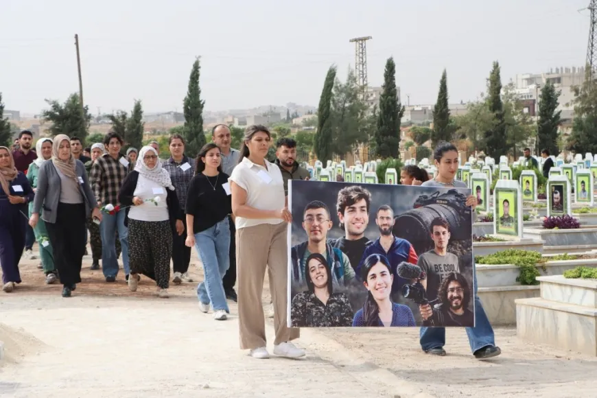 Li Kobanê û Qamişloyê şehîdên çapemeniyê bi bîr anîn