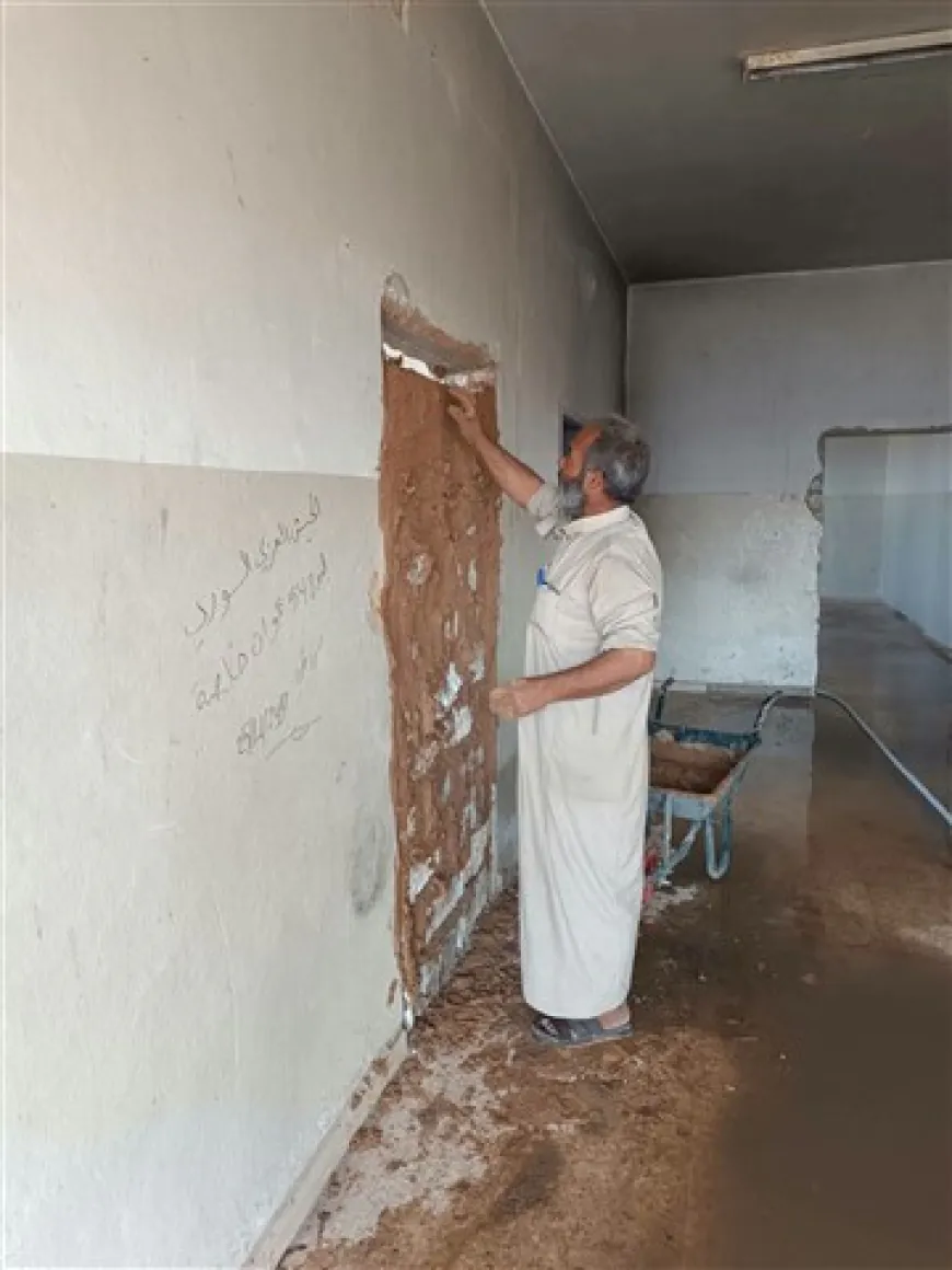 Koçberên vegeriyayî dibistana xwe temîr dikin
