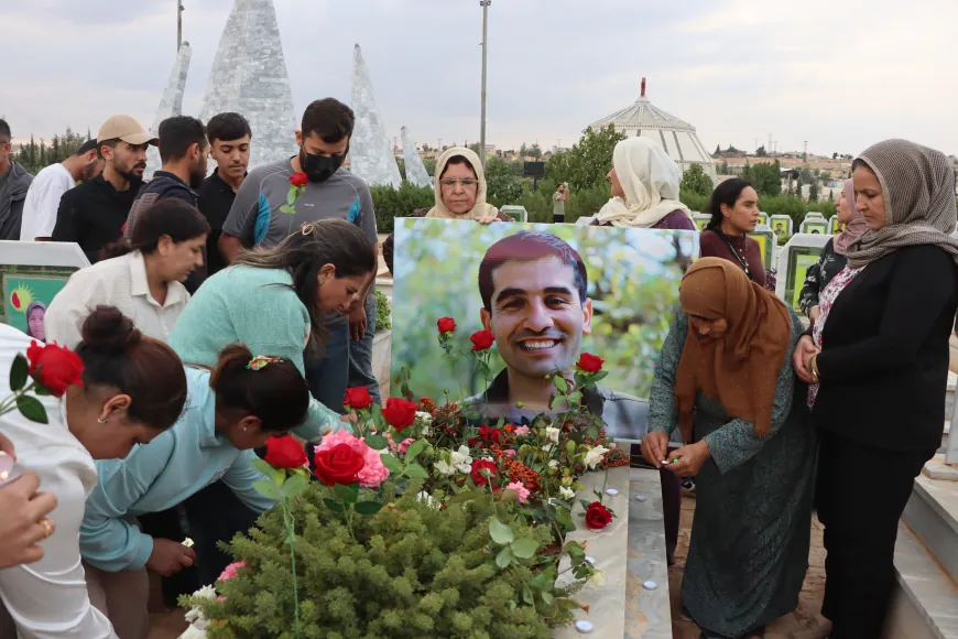 Şehîd Bawer Agir li ser gora wî hat bibîranîn