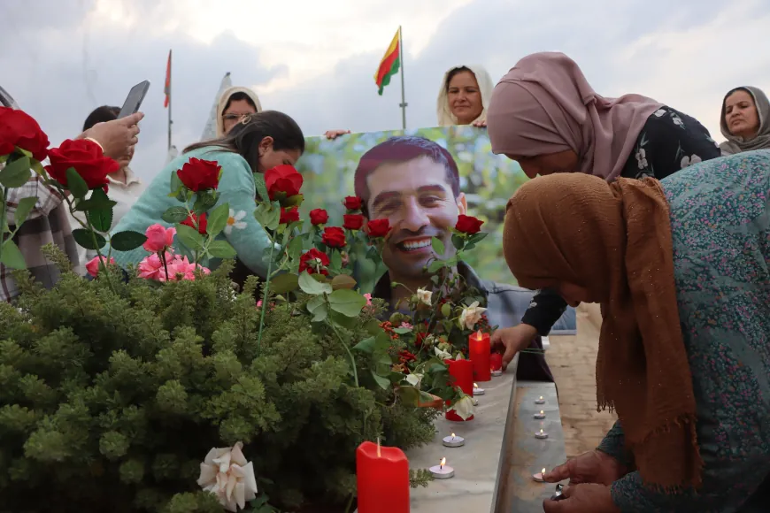 Şehîd Bawer Agir li ser gora wî hat bibîranîn