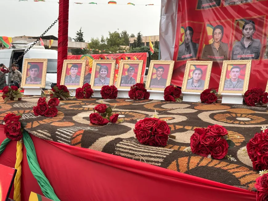 Ji bo merasîma 26 şehîdan şêniyên Cizîrê li Qamişlo kom bûn