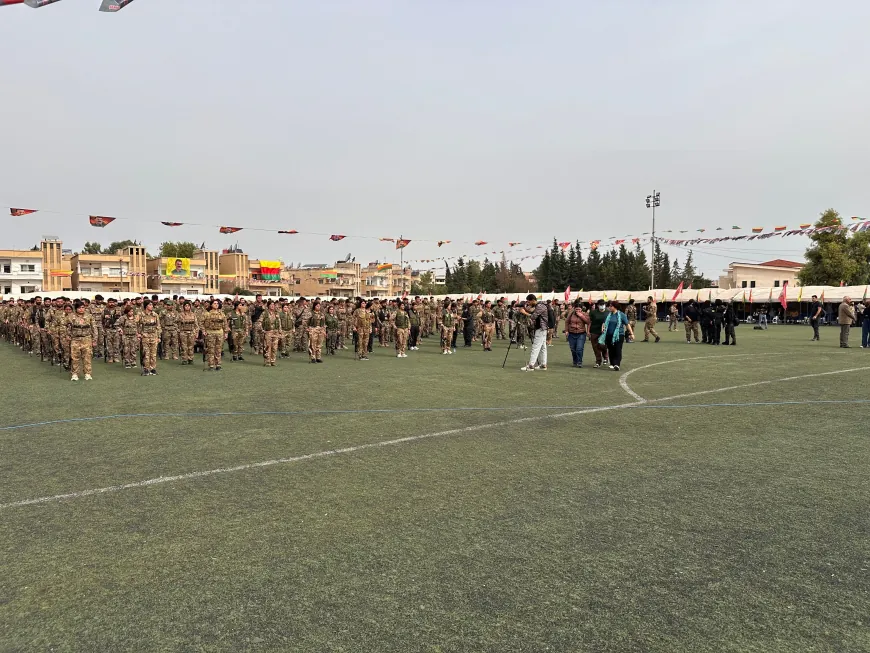 Ji bo merasîma 26 şehîdan şêniyên Cizîrê li Qamişlo kom bûn